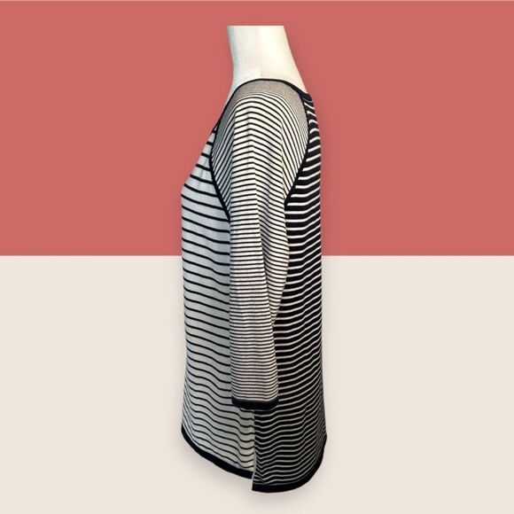 🦓 TALBOTS STRIPED RAGLAN STYLE 3/4 SLEEVE T-SHIRT NAVY CREAM MEDIUM - Picture 2 of 6